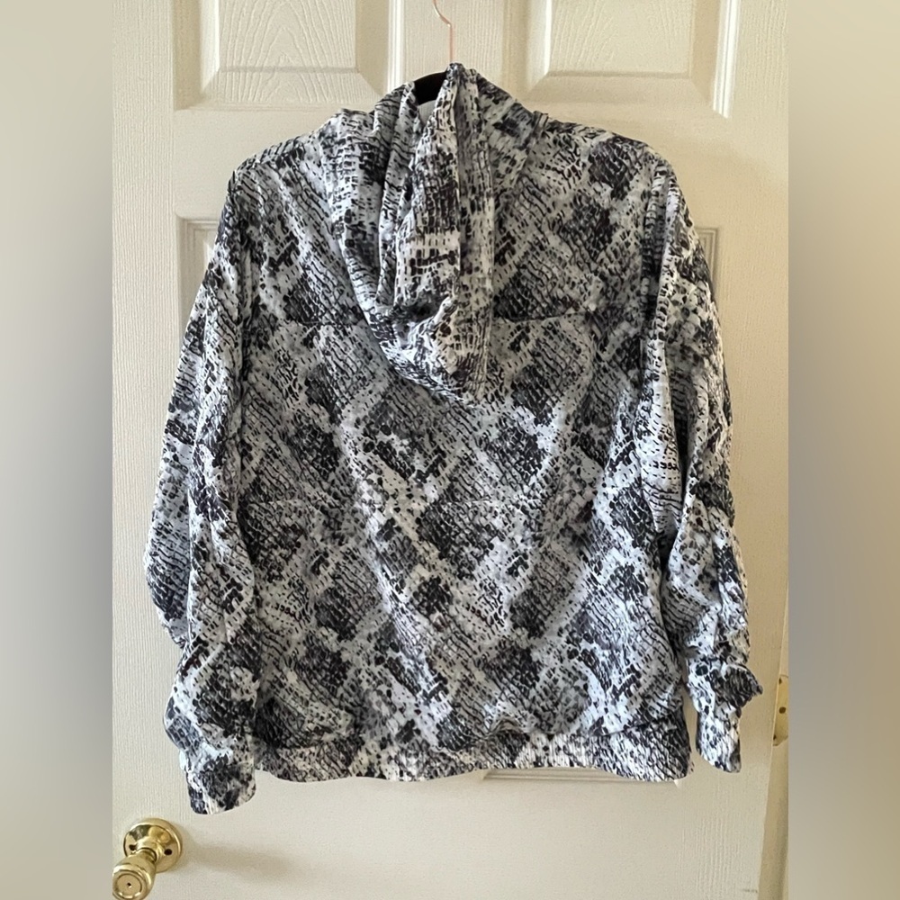 VS PINK lightweight windbreaker • Womens XS - Picture 3 of 7
